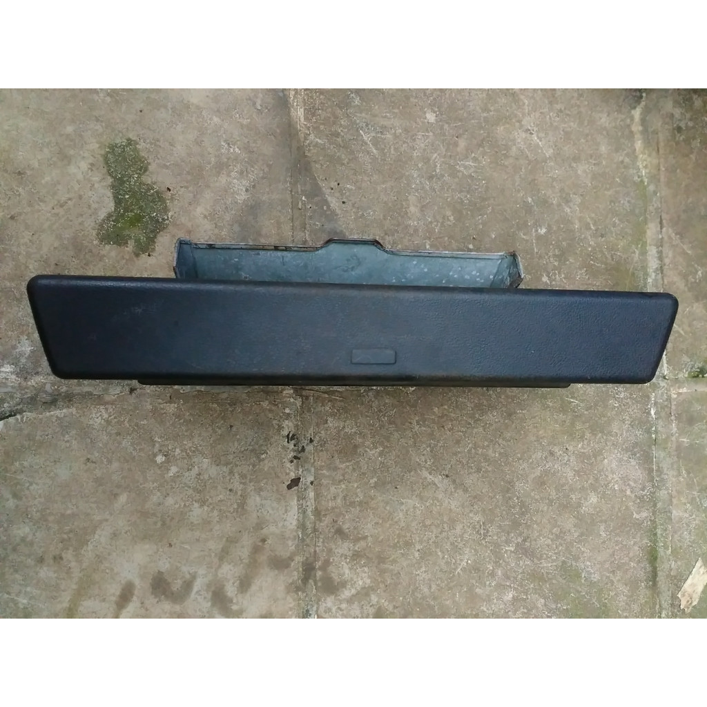 asbak dashboard toyota corona  1.6 at 171