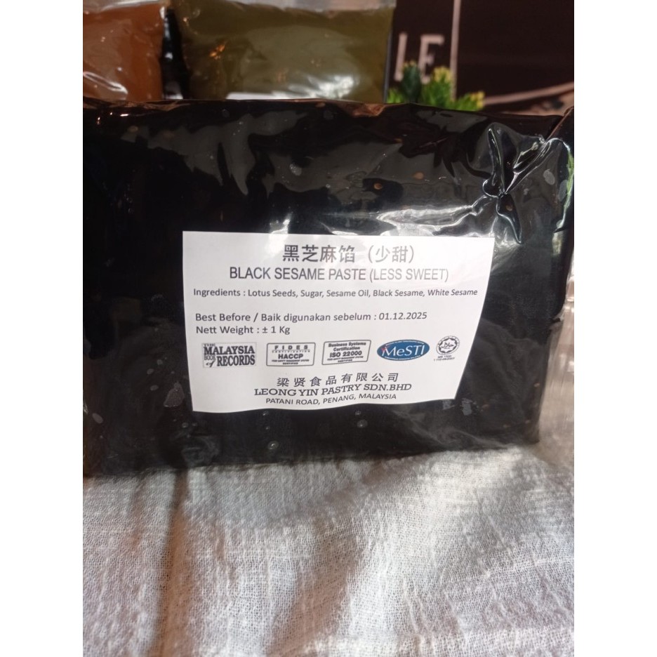 

Moon Cake Paste Filling Less Sweet 1 kg Isian kue bulan MoonCake HALAL