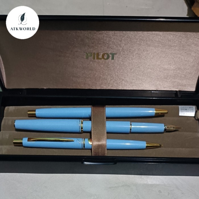 

Pilot Fountain Pen FL-300, Pilot Mechanical Pencil HL-100, Pilot Ball Point BL-100 SET. Original