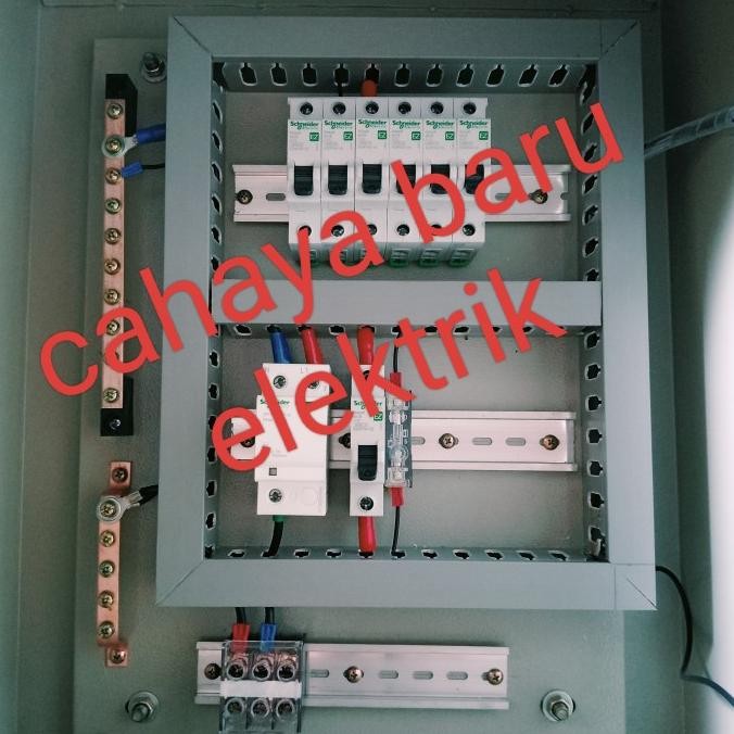 Panel Distribusi 32A 1 Phase Surge Arrester Komponen Schneider Indoor