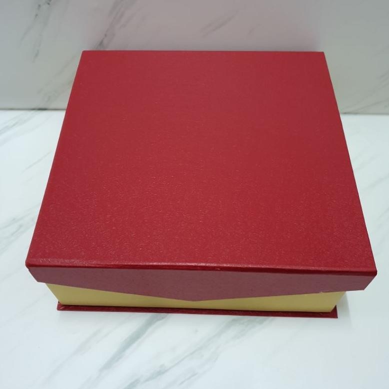 

BR - Box MD kotak kue 20x20x8cm / hard box kotak kue lapis imlek magnet TERLARIS