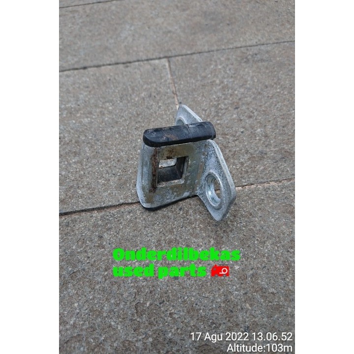 door striker pintu Mercedes Benz w124