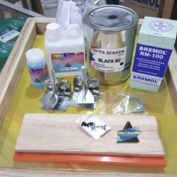 

Garansi! Paket Belajar Sablon Plastik 2 screen