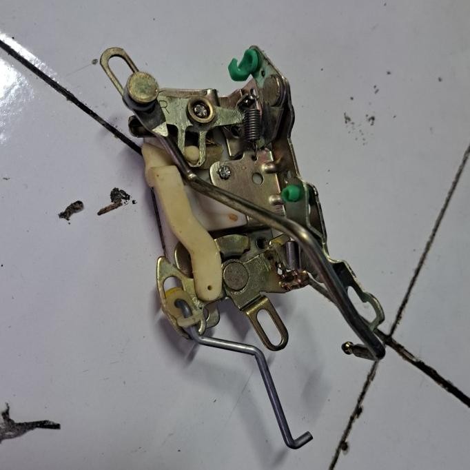 DOOR LOCK DOORLOCK PANTHER LAMA KOTAK 2.3 2.5 KANAN ORIGINAL ASLI QUALITY