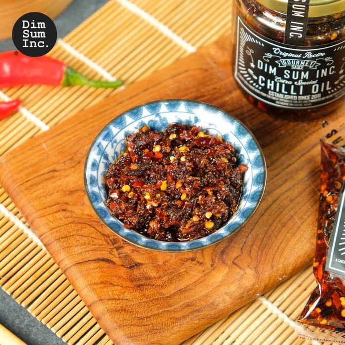 

Chilli Oil Botol / Chili Oil Sauce / Sambal Minyak Cabai / Saus Minyak Cabe / Chilli Oil Premium By Dimsum Inc Terlaris 100 % Original