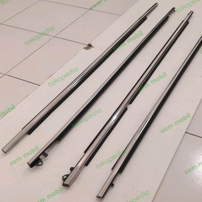 pelipit kaca innova zenix original