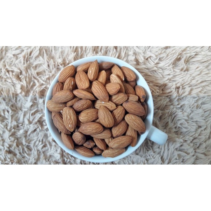 

NATURAL ALMOND 1 KG WHOLE RAW / MENTAH KULIT ARI / KACANG ALMON 1000GR