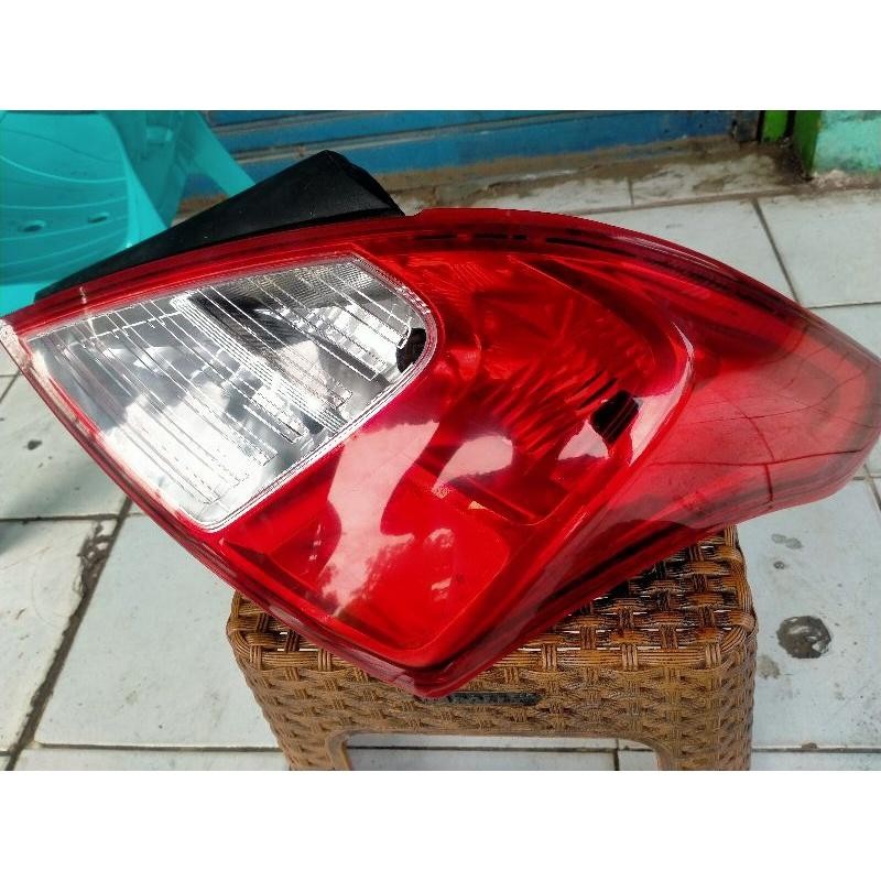 Stoplamp/Lampu Belakang Nissan Almera Rh/Kanan