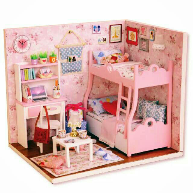 Mainan Miniatur Rumah Boneka