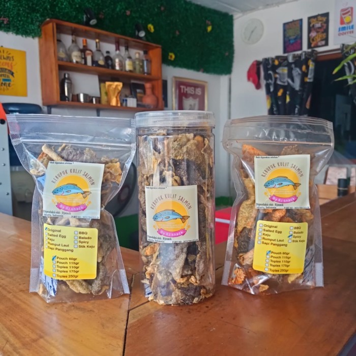 

PAKET SNACK PREMIUM KERUPUK KULIT IKAN SALMON 2 VARIAN RASA 1 ORIGINAL TOPLES FOOD SNACKS