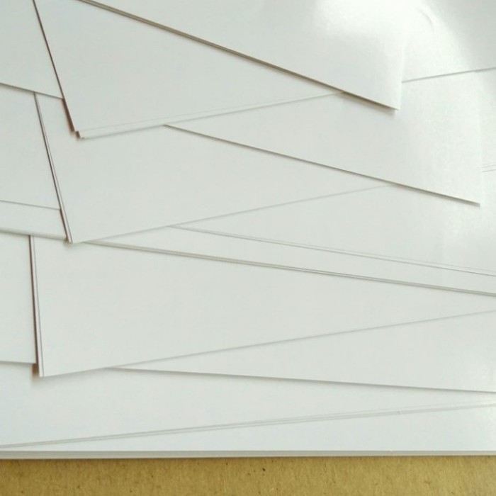 

1 RIM KERTAS ART CARTON 400 GR UKURAN PLANO / 79 CM X 109 CM