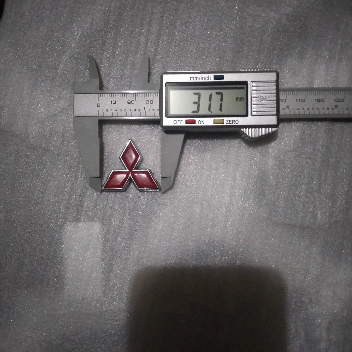 emblem kecil tiga berlian bagasi mitsubishi galant