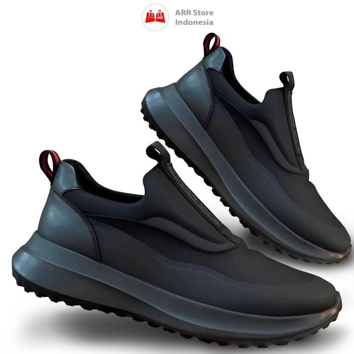 Sneakers Pria Sepatu Pria Casual Full Black Import Sepatu Sports & Casual Shoes SNP033