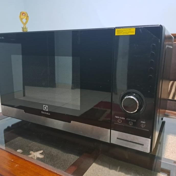 Preloved microwave oven electrolux EMS2348X