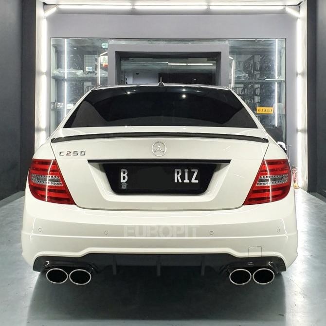 Carbon ducktail mercy C class W204 AMG