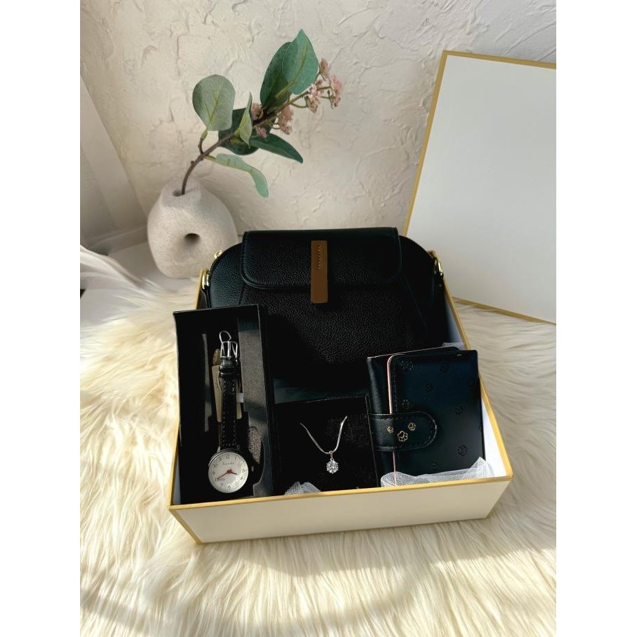 

Kadopedia Giftbox Hadiah Kado Ulang Tahun Wanita Istri - Busan (Ut007)