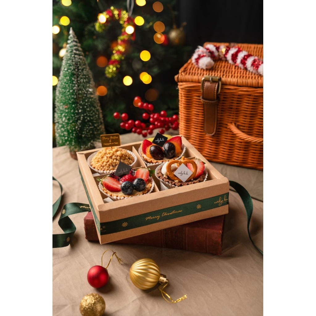 

CHRISTMAS MINI TART BOX OF 4 BY EMILYS.BAKE