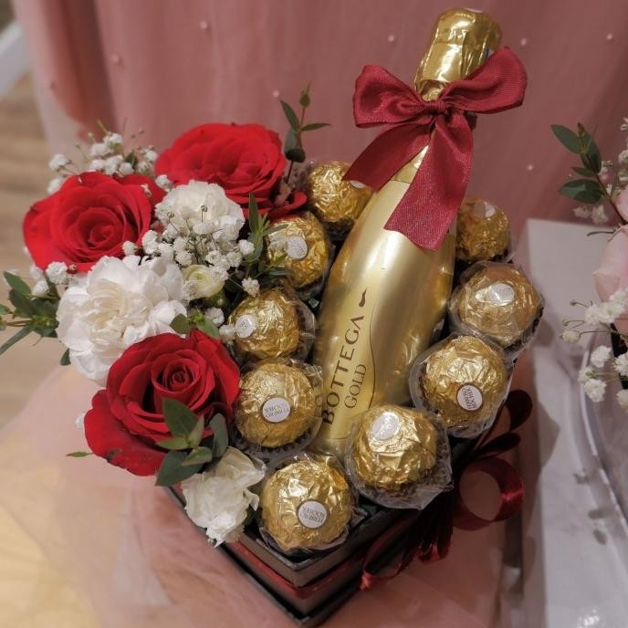 

Love Potion/Valentine/Bloombox/Wine/Bunga/Buket/Cokelat/Hadiah/Gift