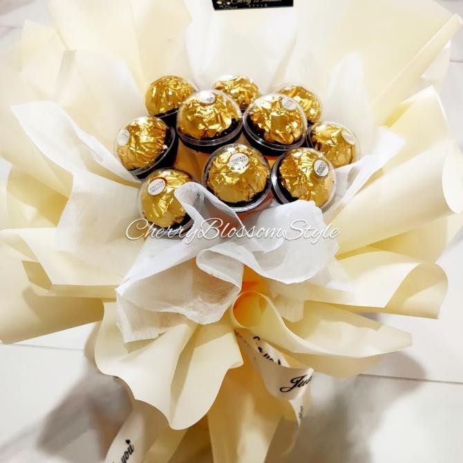 

Coklat Ferrero Bouquet/ Birthday-Anniversary-Graduation-Valentine-Gift