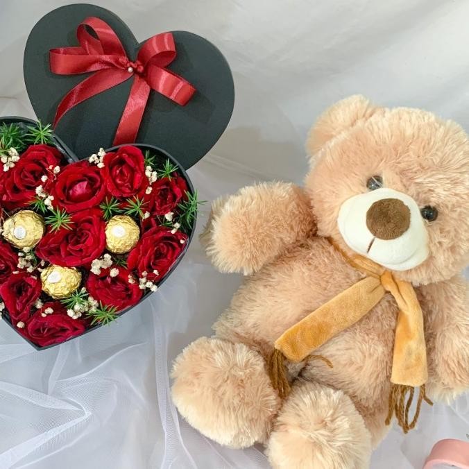 

Heart Box Mawar Fresh - Coklat Ferrero - Teddy Bear - Valentine Gift