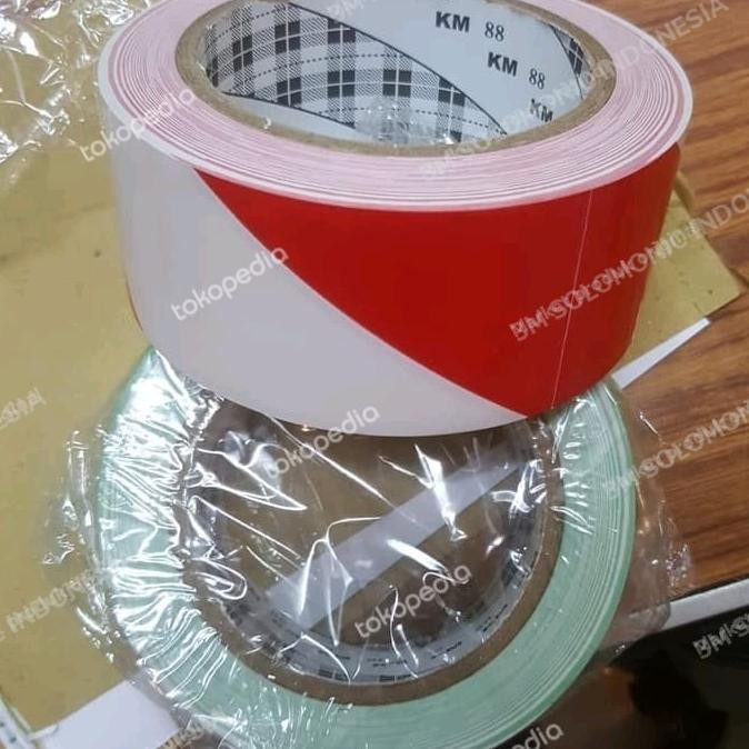

FLOOR MARKING KM 88 RED/WHITE - LAKBAN LANTAI SIZE 2IN X 33 MTR ORI ASLI