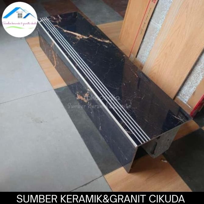 Baru Trap Tangga Granit Motif Hitam Marmer Gold Glossy 30X60 Sampai 30X120