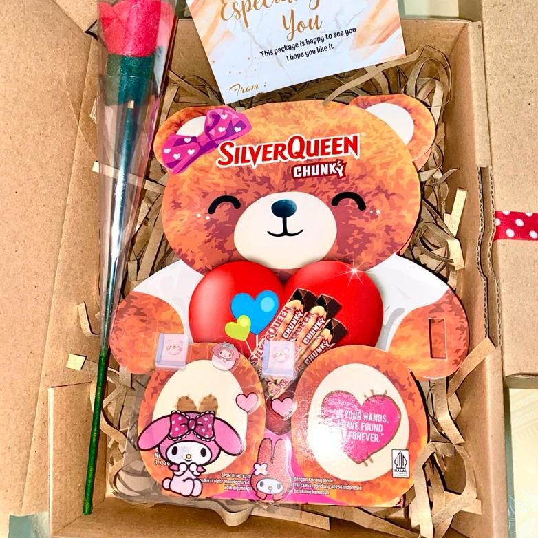 

CR - Hampers Silverqueen Beruang Gift Box | Chocolate Valentine | Chungky Bar | Hadiah ulang Tahun | Kado Wisuda TERLARIS