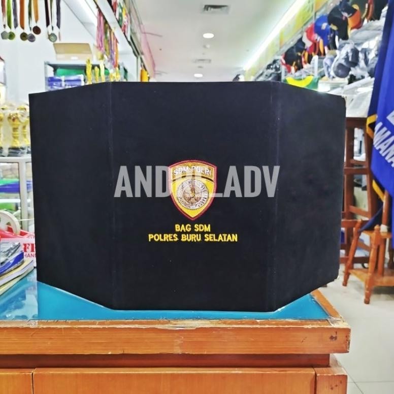 

ZOE MAP COSTUM LOGO BORDIR PREUM