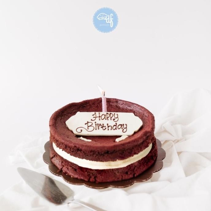 

Ele Red Velvet Giant Cookie Sandwich
