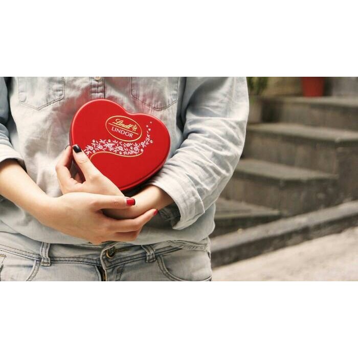 

LINDT SWAROVSKI CRYSTAL PINK HEART CHOCOLATE TIN COKELAT VALENTINE