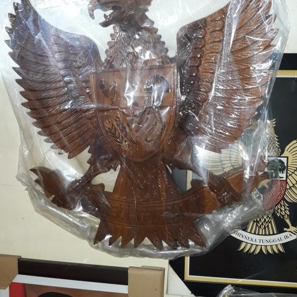 Patung Lambang Garuda Pancasila Kayu Jati 50 Cm