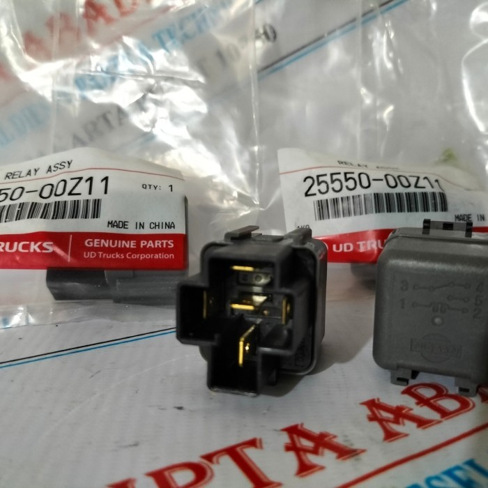 25550-00Z11 Relay Assy Lamp No.1 / Nissan Cwb45A Genuine