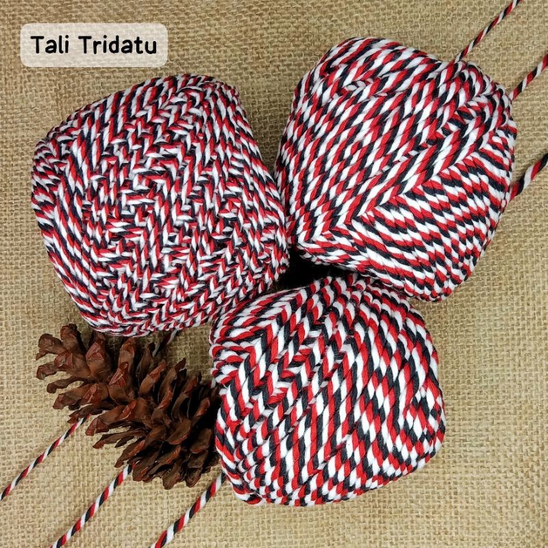 

[Araaa.Store] Tali Tridatu 5 meter tebal 1mm, 2mm, dan 3mm Tali Gelang Merah Putih Hitam Gelang