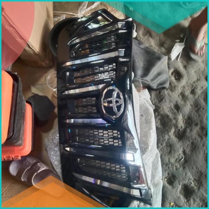 Grill depan mobil Toyota Avanza Xenia 2016-2018 model Apollo glossy 1