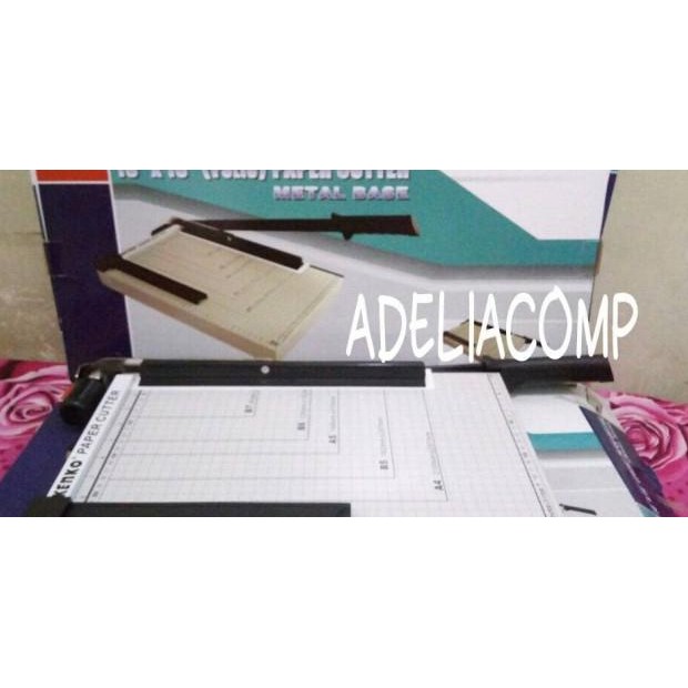 

Alat Pemotong Kertas Kenko Ukuran Folio / F4