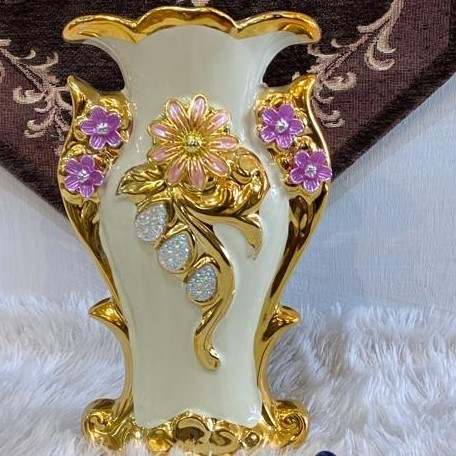 PAJANGAN / GUCI EMAS KERAMIK BUNGA TIMBUL / HIASAN LEMARI KACA