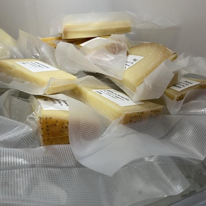 

Parmigiano Reggiano DOP Italian Cheese Keju italia Authentic Imported TA