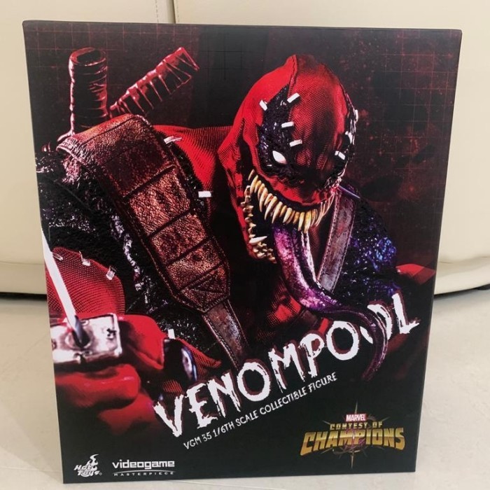 VENOM POOL HOT TOYS FIGURE