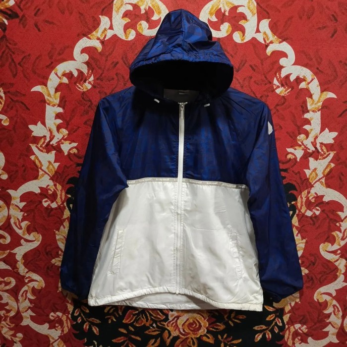 JAKET OUTDOOR LE COQ SPORTIF KOMBINASI WARNA SIZE M CASUAL BAGUS MURAH