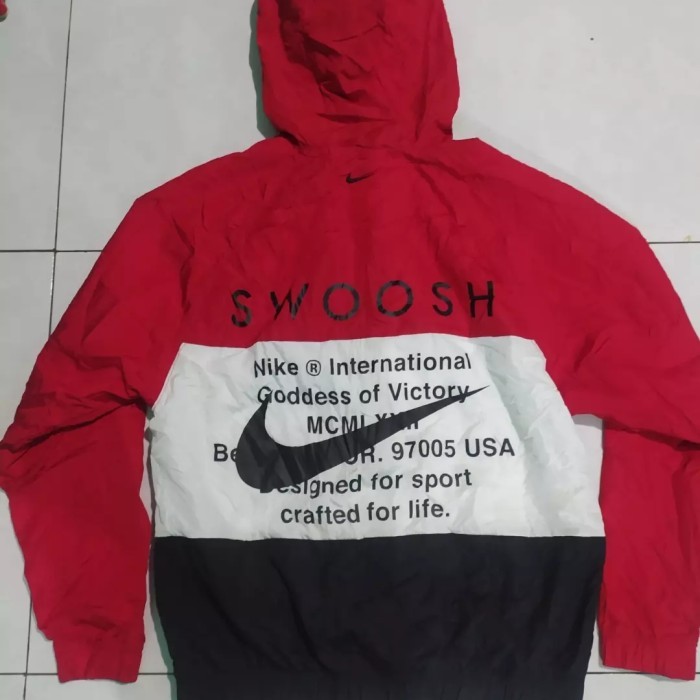 JAKET NIKE INTERNATIONAL SWOSH