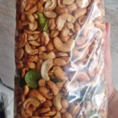 

Kacang Mede Patahan 1Kg Matang