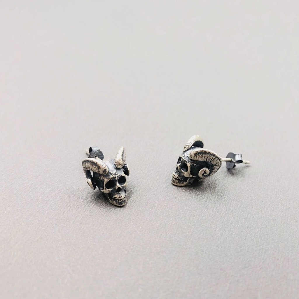 Anting-Anting Kancing Tengkorak Kepala Domba Iblis Anting-Anting Hip Hop