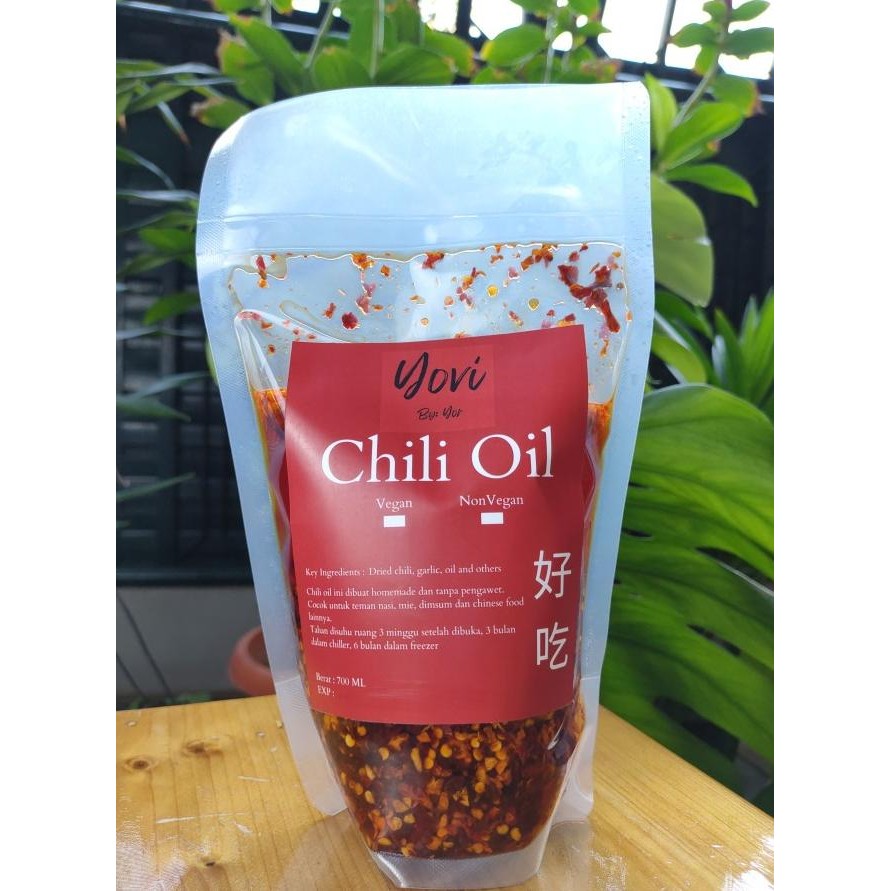 

Chili Oil With Crunchy Garlic Yovi / Sambal,Sambel Dimsum 700 Ml