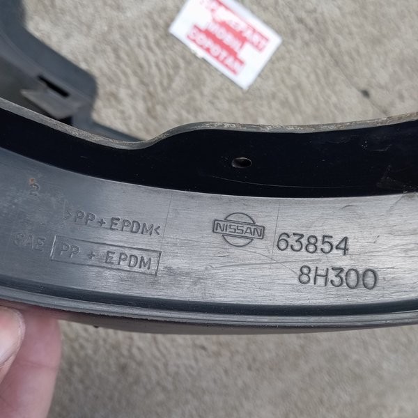 (Bekas) Mudguard Mud Guard Cover Penahan Lumpur Nissan Xtrail X-Trail T30 Bagian Roda Depan Kanan /