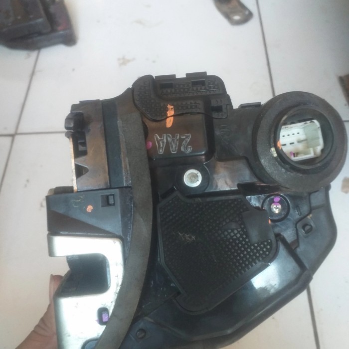 doorlock pintu kanan tengah ertiga