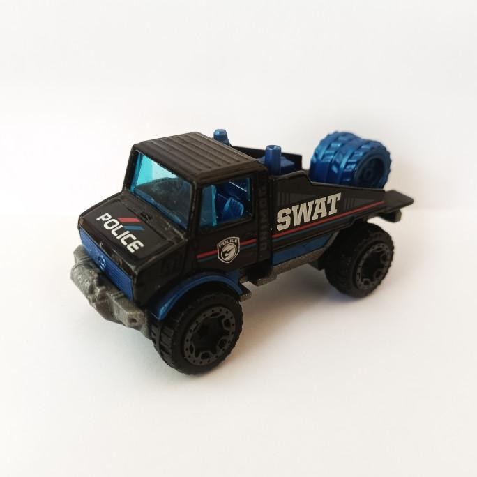Hot Wheels Mercedes Benz unimog 1300 Hitam THR Treasure Hunt Reguler