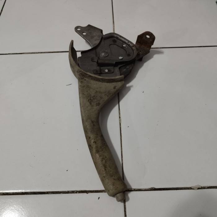 TUAS REM TANGAN TOYOTA INNOVA