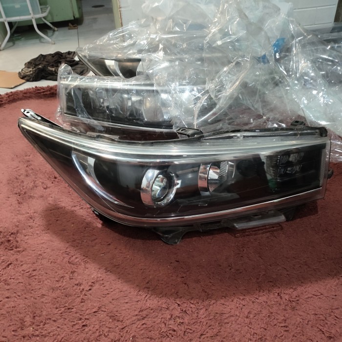 head lamp lamp depan Toyota Innova Venturer RH kanan original