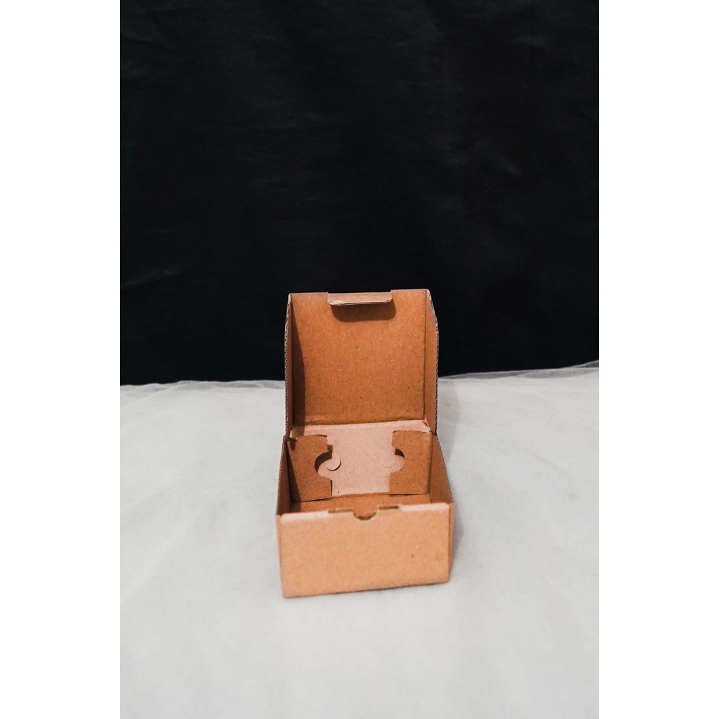 

Box EFlute Coklat 10x10x5 Cm Kardus BOX KECIL untuk Packing Kotak Dos