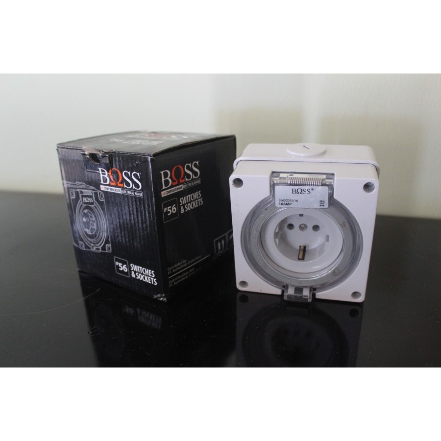 56SO210/16 Boss 2 pin round socket outlet - electric water proof